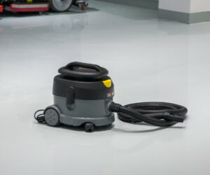 Усисивач са пластичним резервоаром од 1200 W и 10 литара